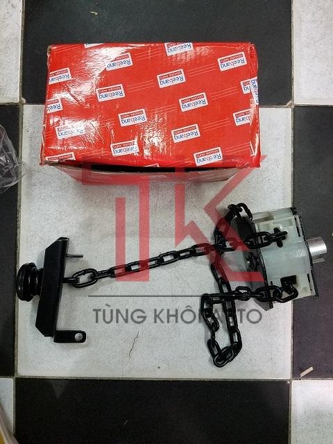 TREO LỐP DỰ PHÒNG TOYOTA INNOVA