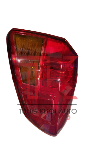 Đèn_hậu_miếng_ngoài_suzuki_grand_vitara2-removebg-preview
