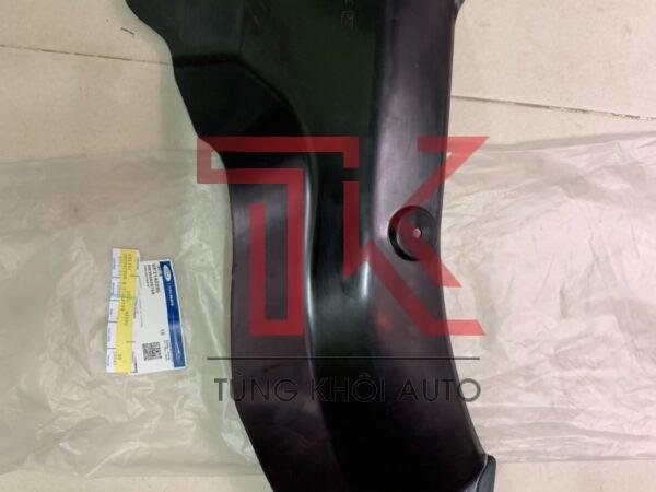 tấm ốp cổ đổ dầu máy trong hốc xe everest