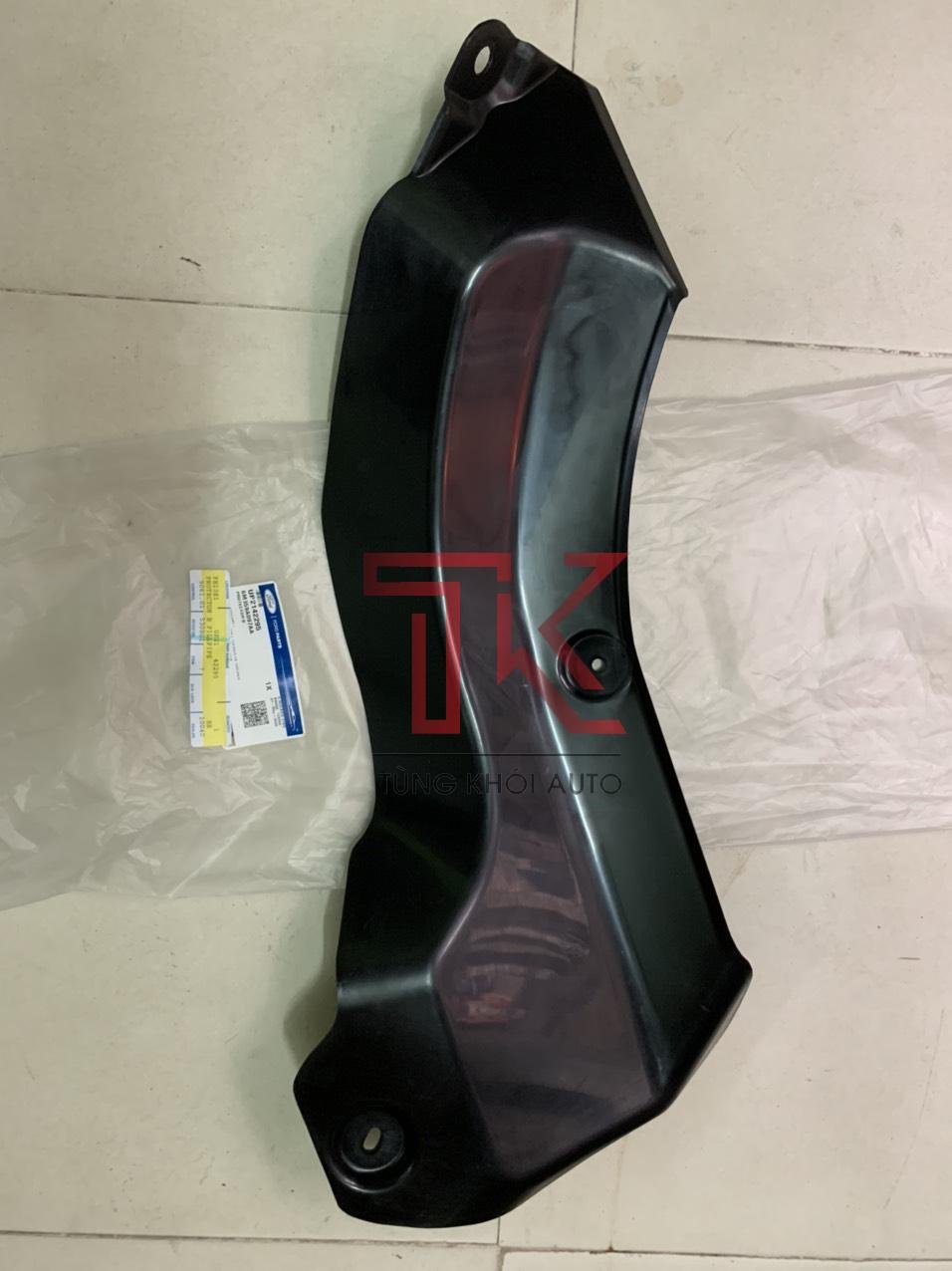 z2509599196774_fbce86334d27b80c23e1f30aae09fa3c tấm ốp cổ đổ dầu máy trong everest