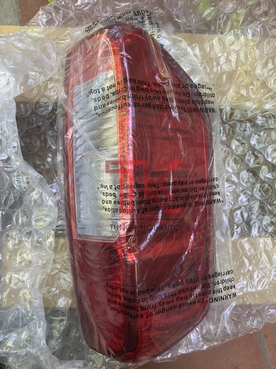 Đèn hậu lái nissan navera 2012 (2) đèn hậu nissan navera