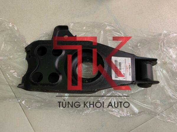 Càng i dưới Mitsubishi Jolie