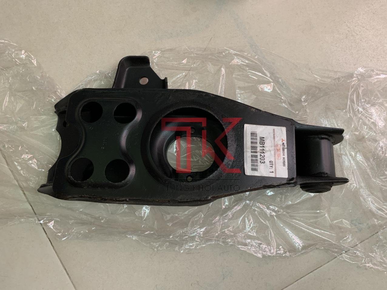 z2517486467349_bd7669081632d6444f9c062f77c9c4fb Càng i dưới Mitsubishi Jolie