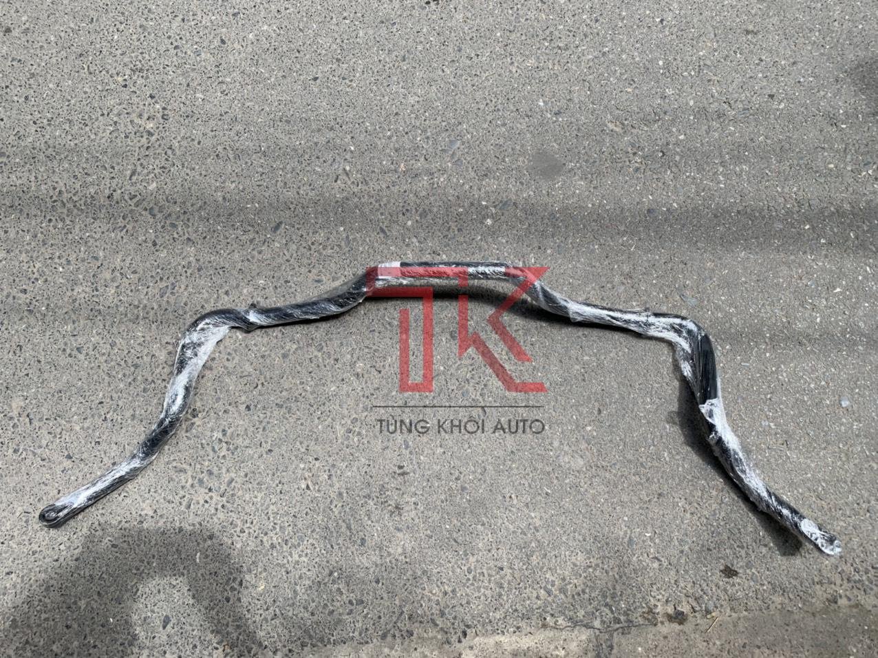 z2534030420822_cb678d8b0d1bc375c928d38b07660233 thanh cân bằng trước innova