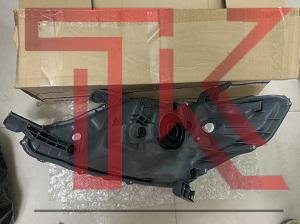 Đèn pha phải innova 2016 (2)