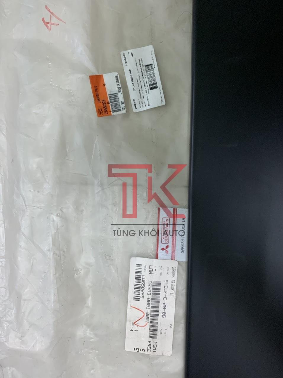 ỐP CỬA TRƯỚC MITSUBISHI JOLIE (3) OP-CUA-TRUOC-MITSUBISHI-JOLIE