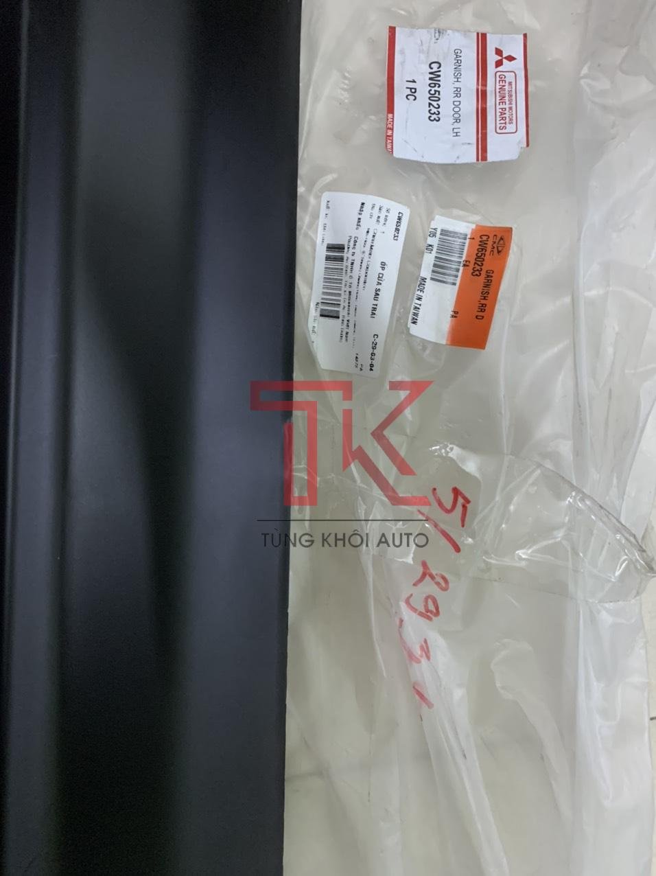 ỐP PHỒNG HÔNG XE (ỐP XE) MITSUBISHI JOLIE (2)