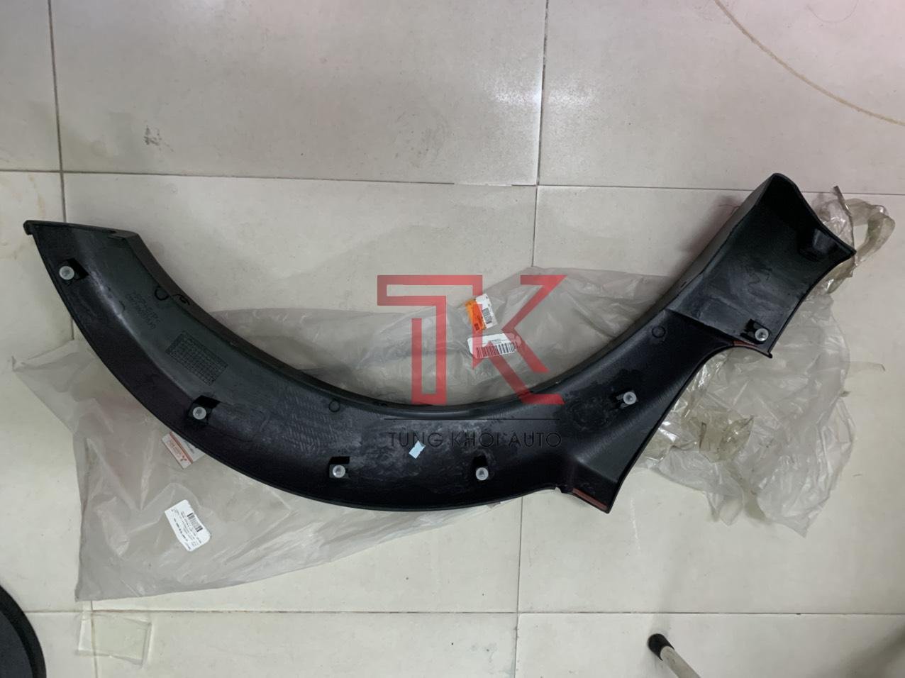 ỐP PHỒNG TAI XE MITSUBISHI JOLIE (2) ỐP PHỒNG TAI XE MITSUBISHI JOLIE