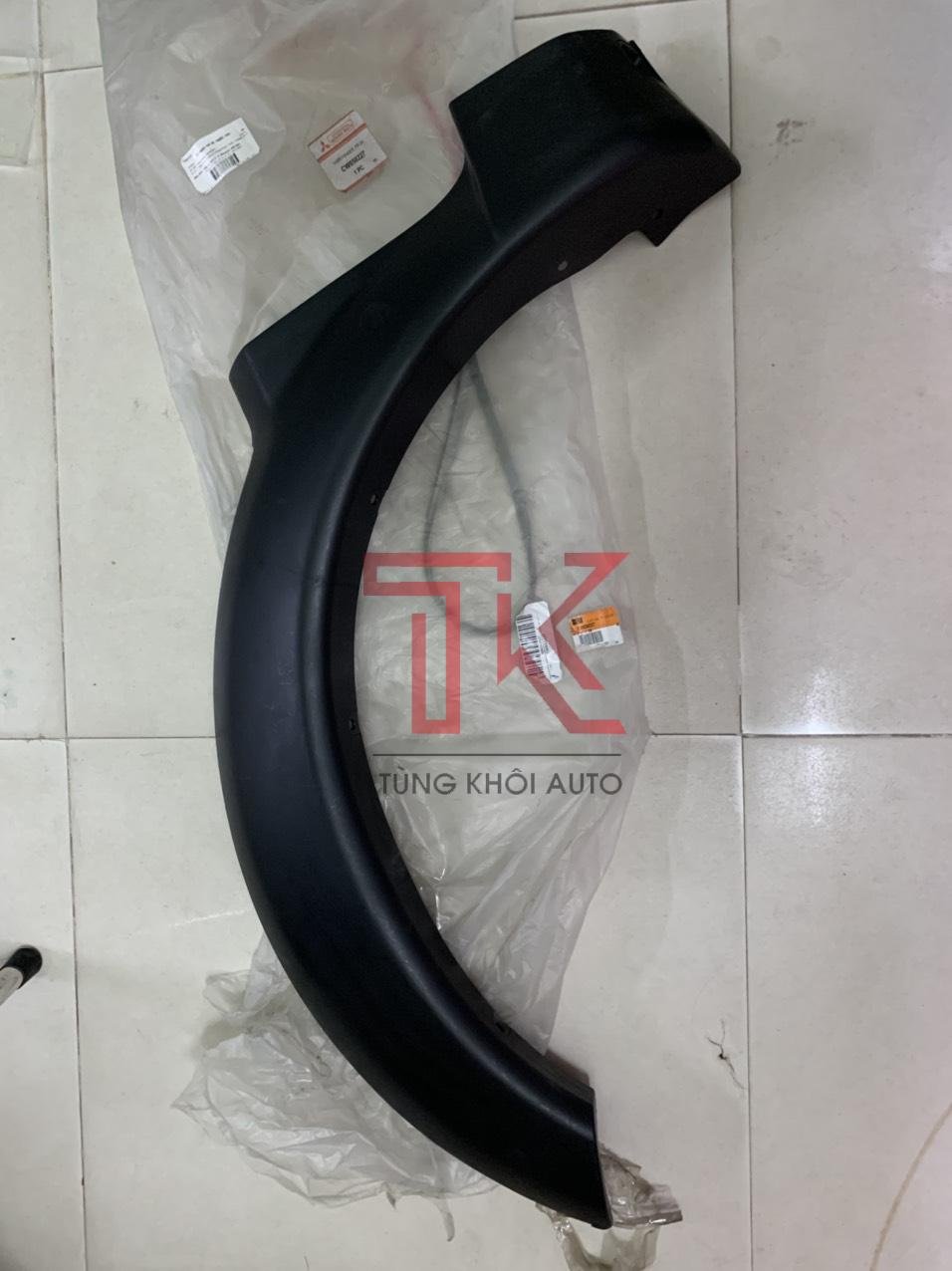 ỐP PHỒNG TAI XE MITSUBISHI JOLIE (6) ỐP PHỒNG TAI XE MITSUBISHI JOLIE