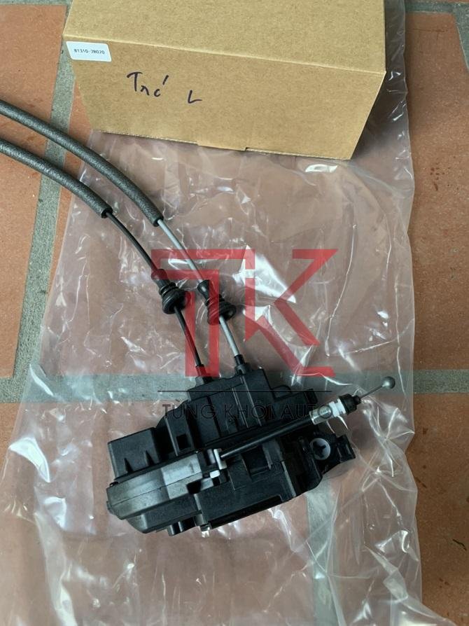 Cơ cấu khóa cửa trước lái Huyndai Santafe 2008 liên doanh (2)