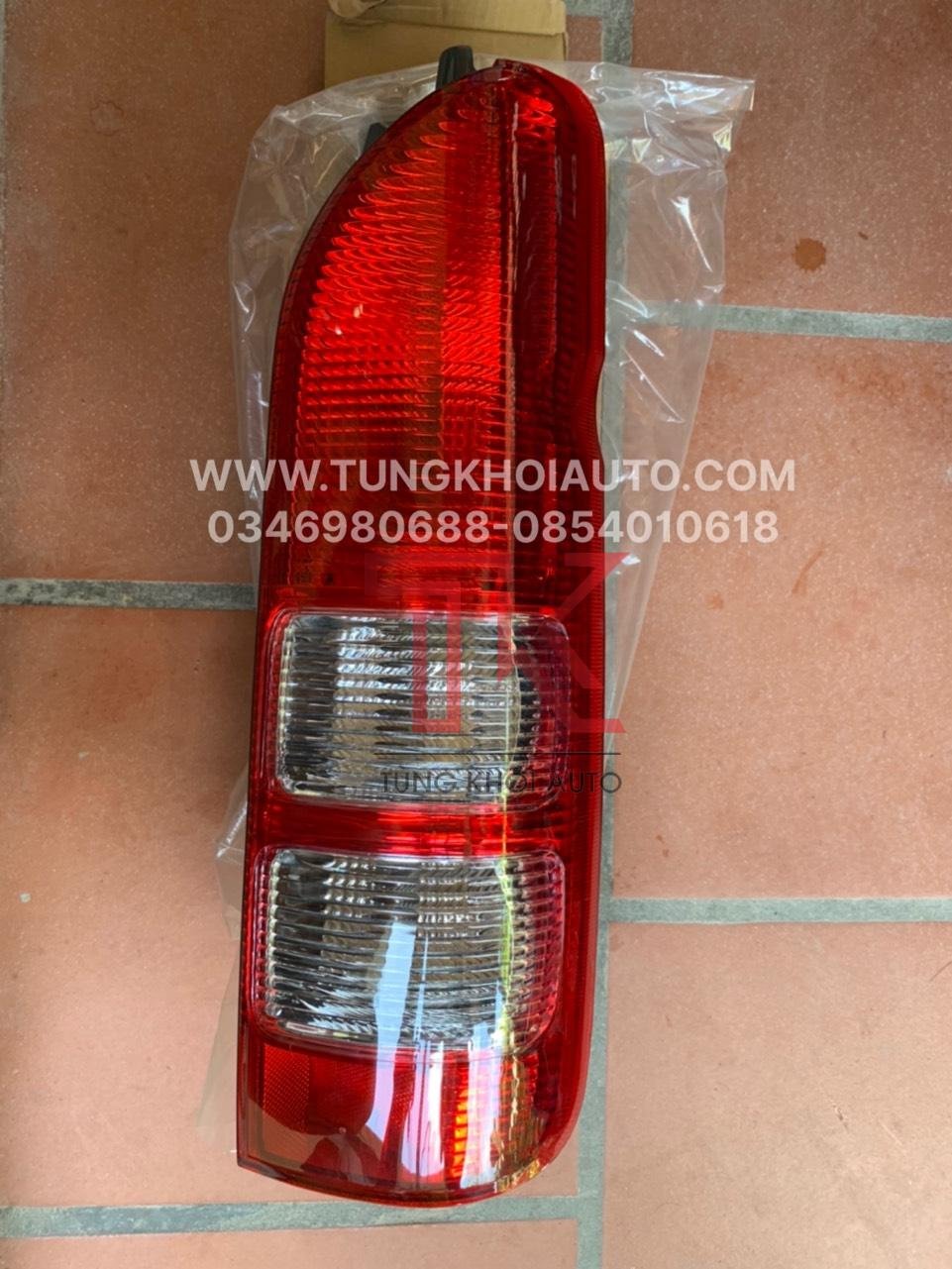 Đèn hậu toyota Hiace (2)