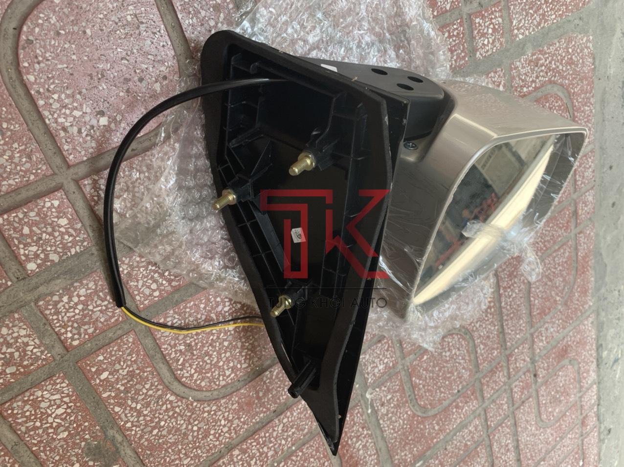 Gương chiếu hậu trường giang (6)