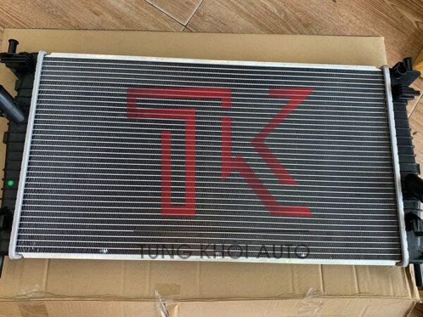 KÉT NƯỚC FORD FOCUS