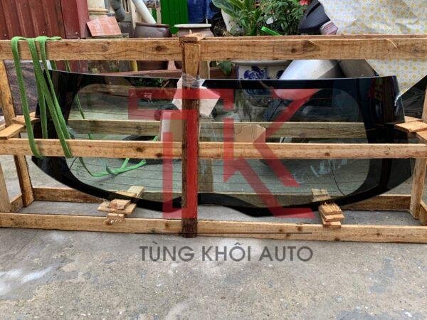 Kính chắn gió sau Nissan Livinal 2010 cao cấp có sấy