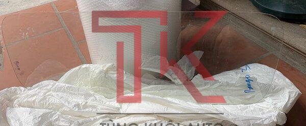 kính hậu kia bongo 3